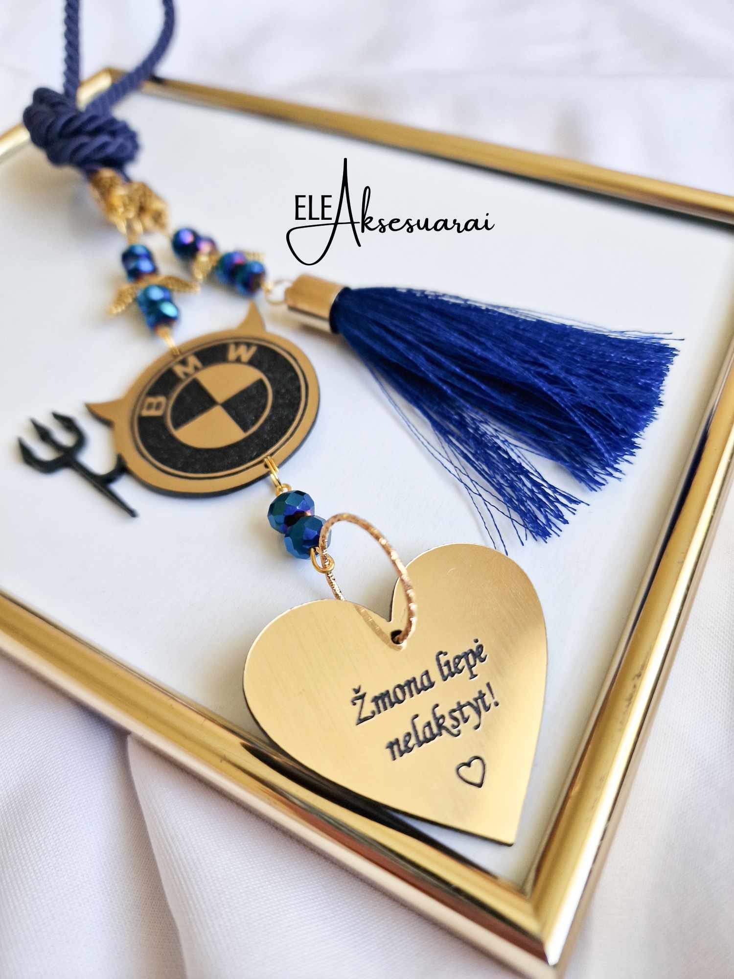 Mėlynas auto pakabukas - ,,Velniukas + širdelė" (BE KVAPO)