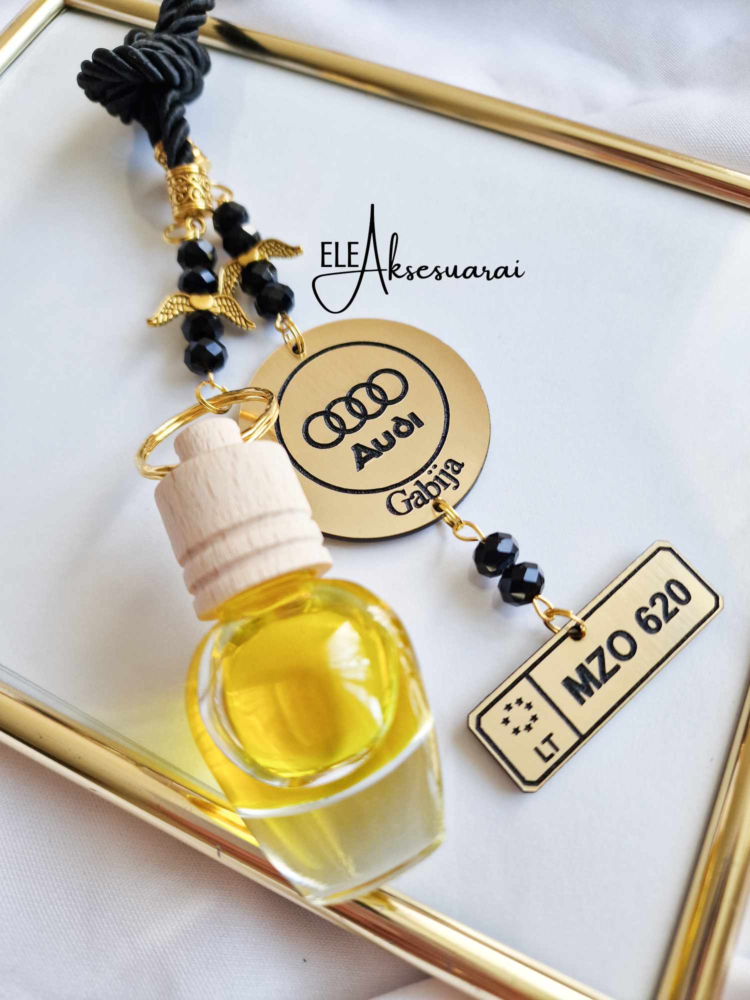 Auto pakabukas Juodas ,,Vardas - markė ir Valstybiniai numeriai"