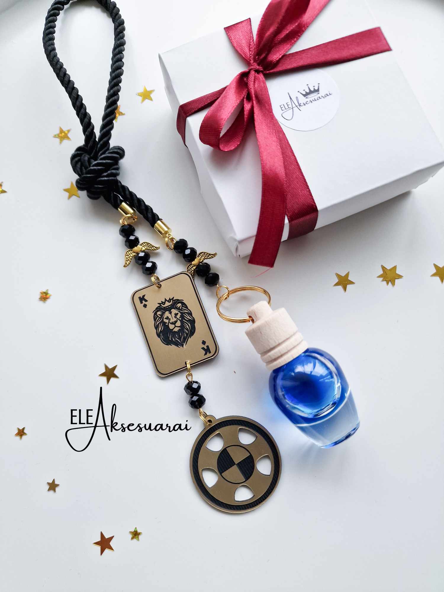 Auto pakabukas kvapukas ,,Korta + Markė"