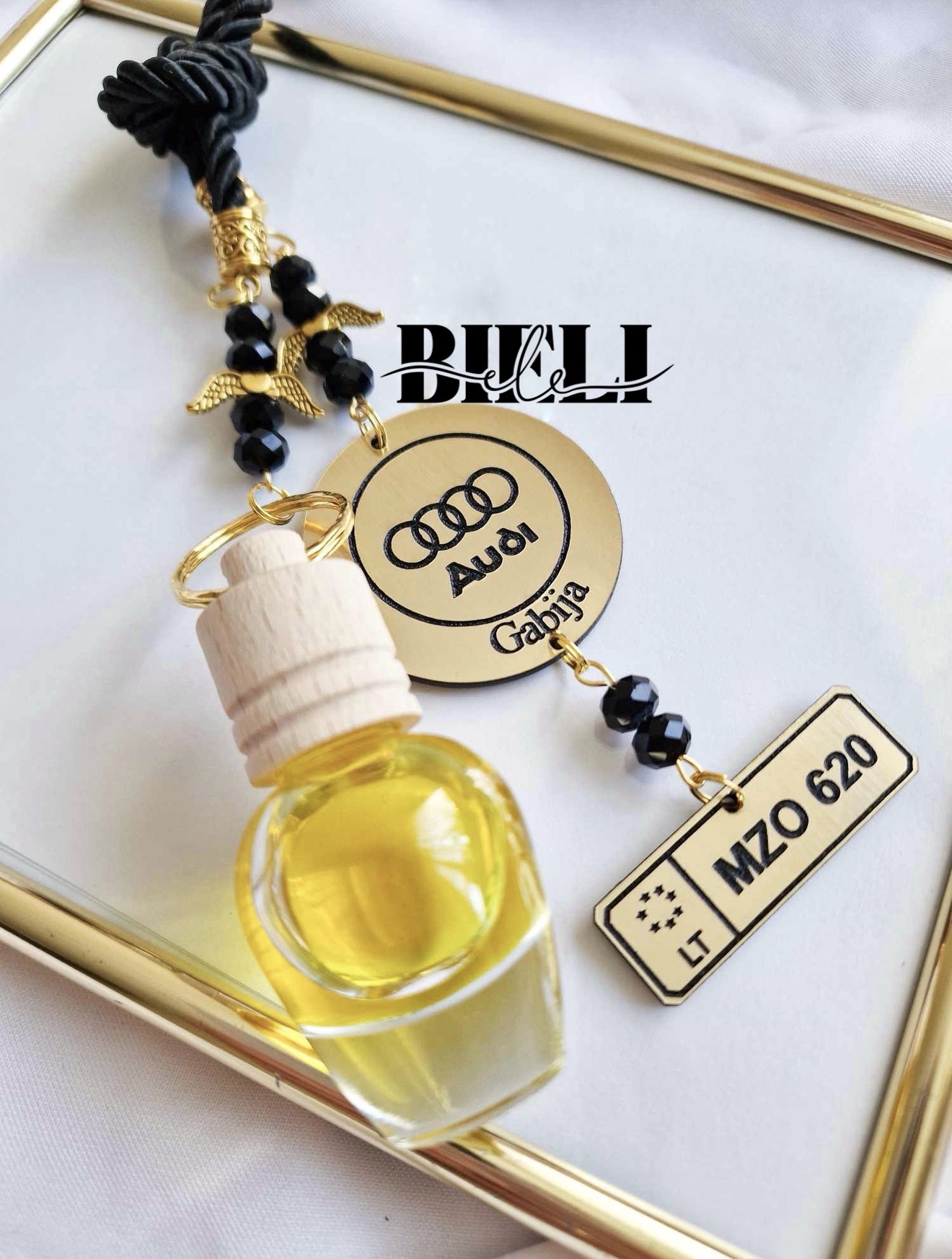 Auto pakabukas Juodas ,,Vardas - markė ir Valstybiniai numeriai"