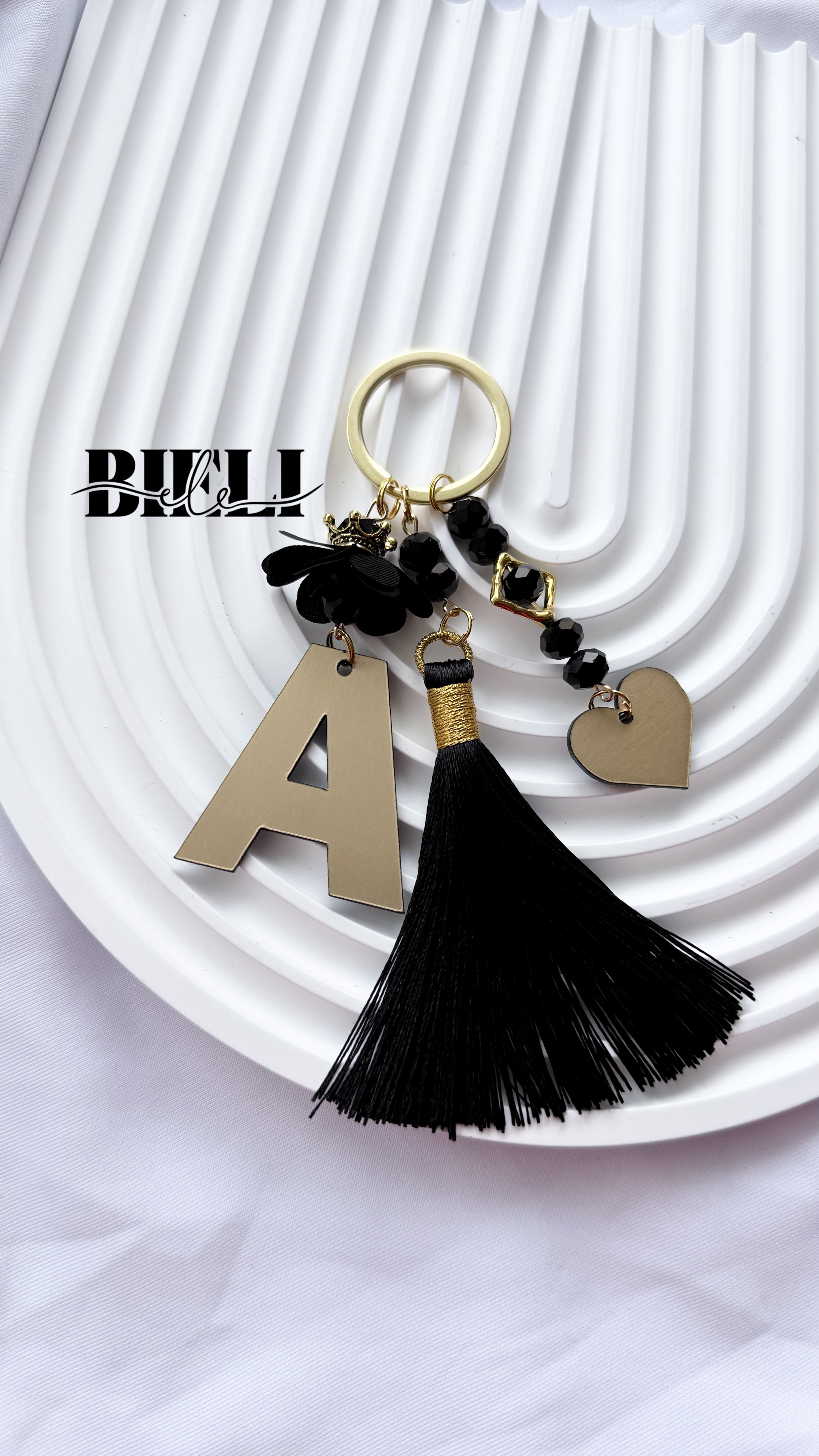 Raktų pakabukas juodas su vardo raide ir širdele