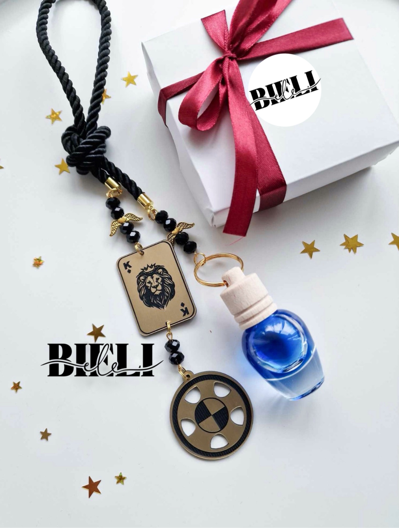 Auto pakabukas kvapukas ,,Korta + Markė"