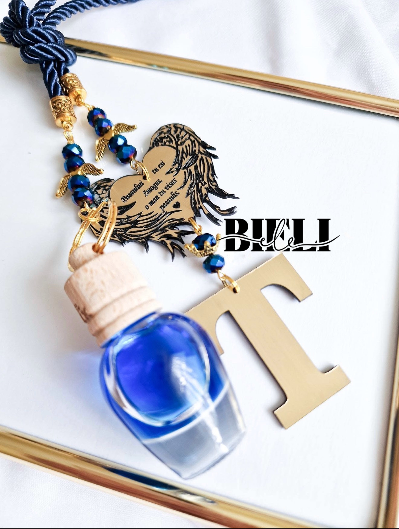 Mėlynas autopakabukas kvapukas - Sparnai + tekstas