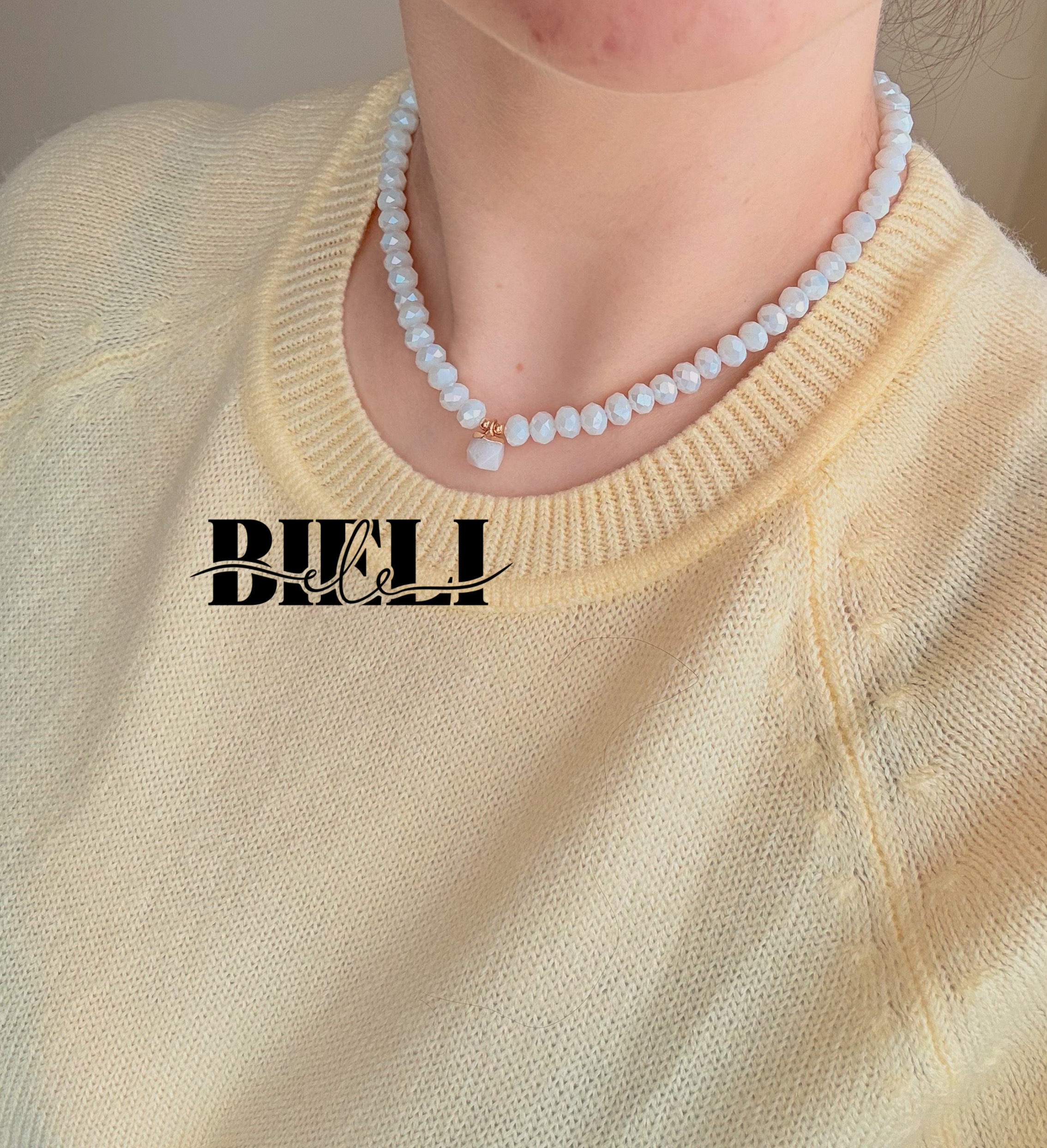 Vėrinys ,,Baltas su pakabuku’’