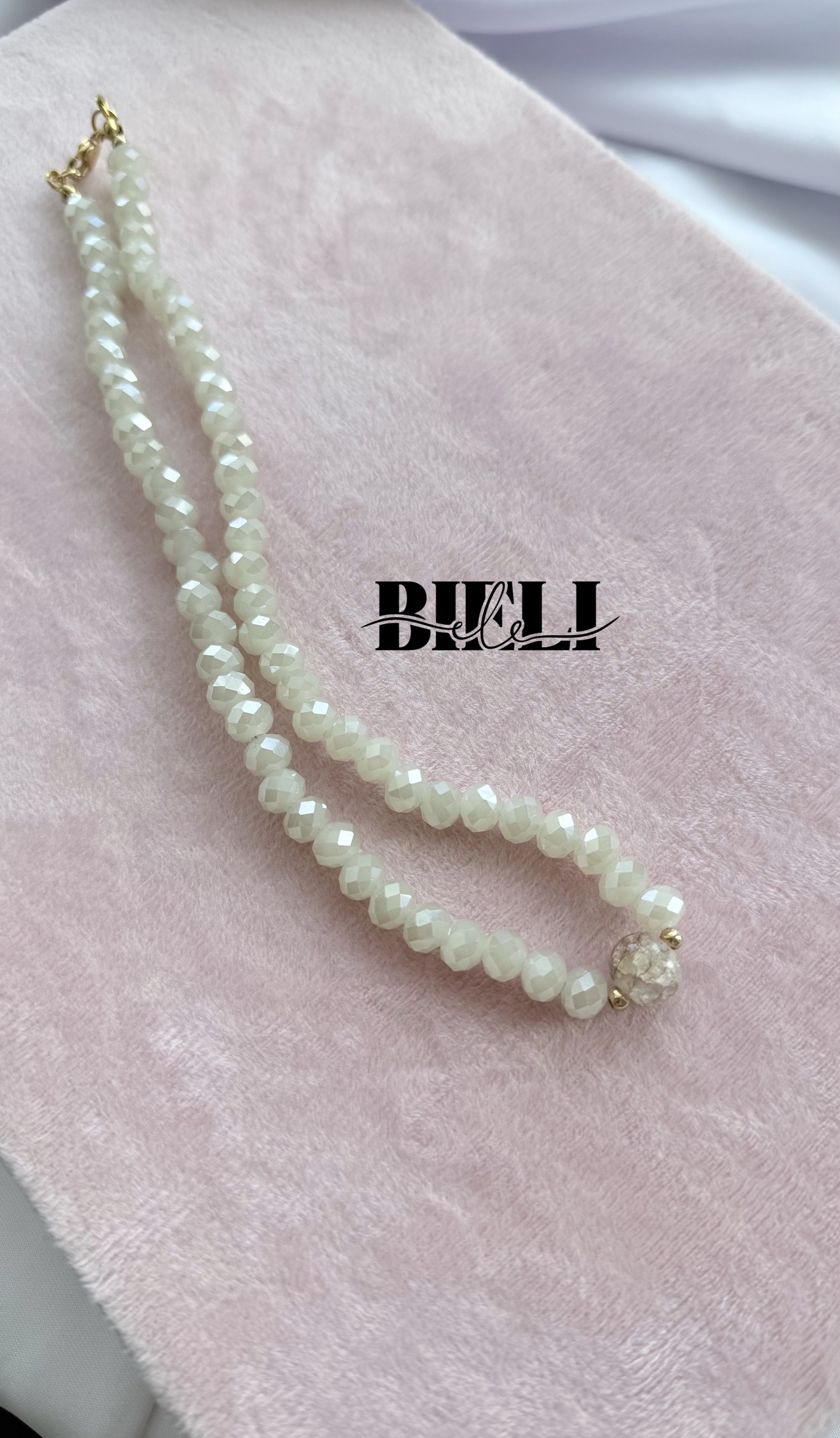 Vėrinys ,,šviesiai rudas’’